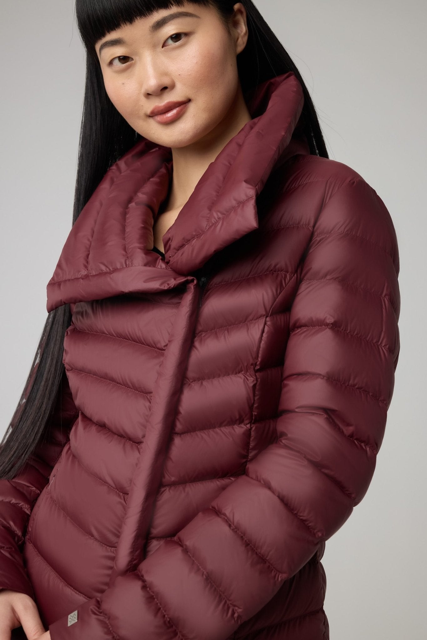 SOIA&KYO EMILIA - Sustainable Slim - Fit Lightweight Down Jacket - Boutique Bubbles